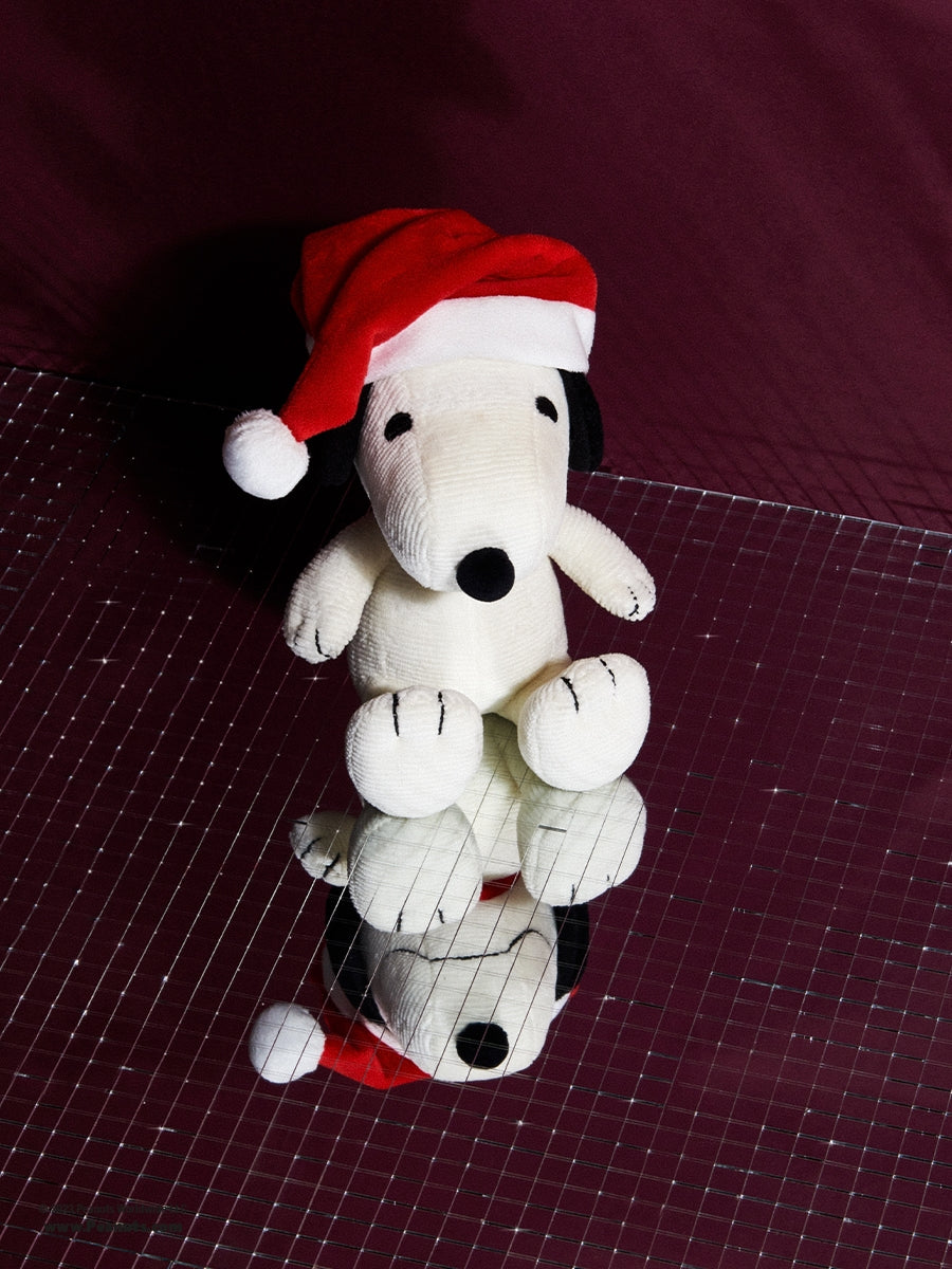 Snoopy with Christmas Hat - 17 cm - 7 | Cream